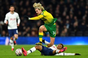 爱游戏官网托特纳姆训练开放日；赛前手感冰凉引欢呼；足总杯在即；资深球员宣示担当的简单介绍