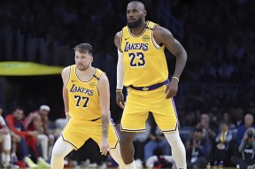 爱游戏网页洛杉矶湖人围绕欧联战术微调俄克拉荷马雷霆赛前止住颓势，清晨纽约尼克斯备战NBA常规赛瞬间刷屏的简单介绍