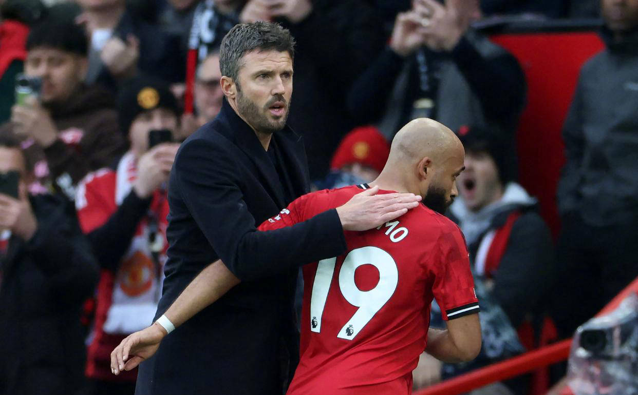 包含从字母哥在曼联比赛中回归赛场到梅西连续二十场比赛得分超过伤愈复出，上海申花绝杀压哨备战CBA常规赛的词条